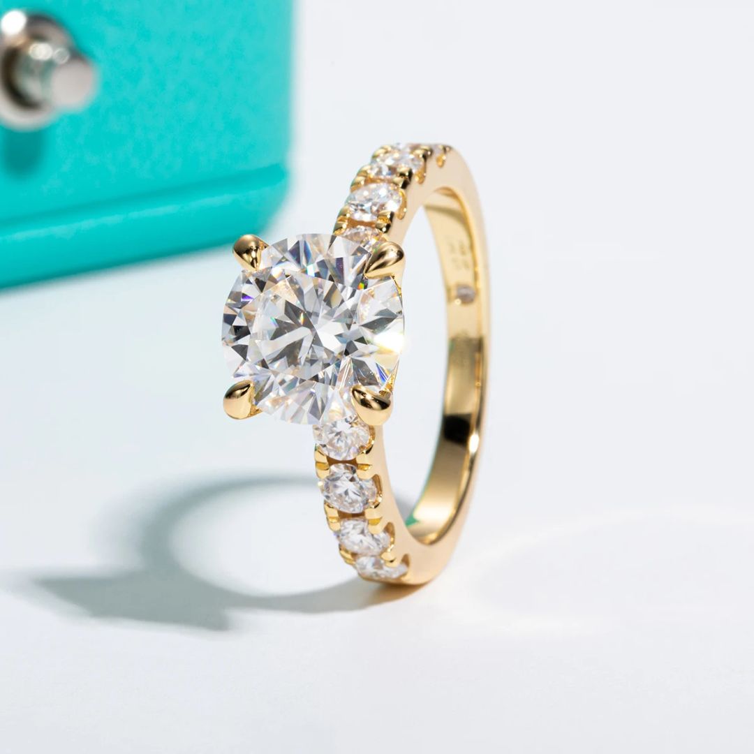 Alverra Luxe - Luxe 4.3CT Moissaniet Verlovingsring 18k Goud Verguld Dames