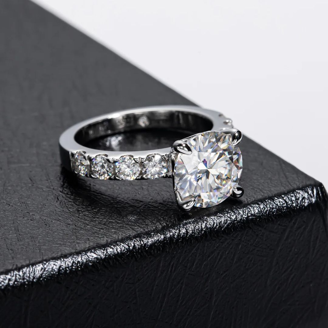 Alverra Luxe - Luxe 4.3CT Moissaniet Verlovingsring 18k Goud Verguld Dames