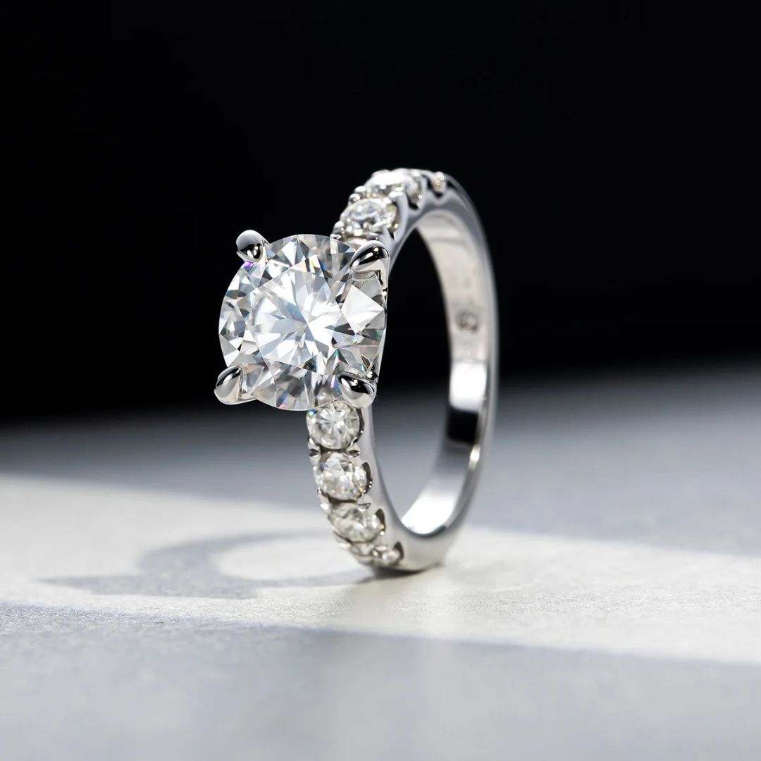 Alverra Luxe - Luxe 4.3CT Moissaniet Verlovingsring 18k Goud Verguld Dames