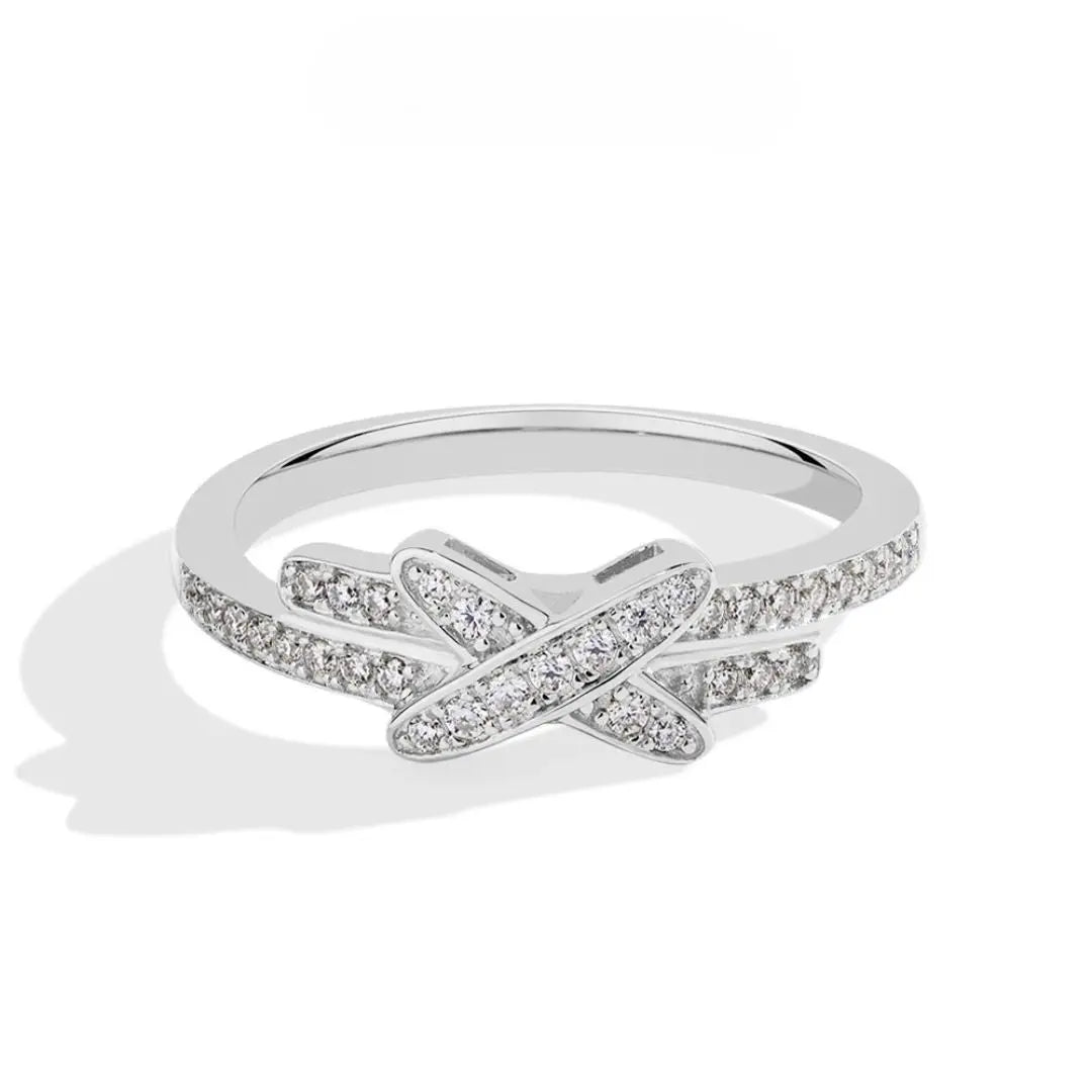 Astra Magnifique – Tijdloze Massief Gouden Moissanite Ring Amora Maison