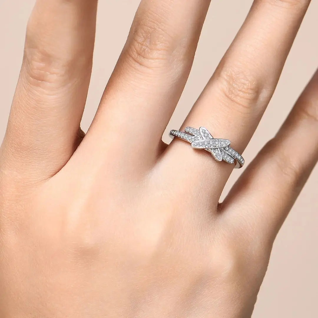 Astra Magnifique – Tijdloze Massief Gouden Moissanite Ring Amora Maison
