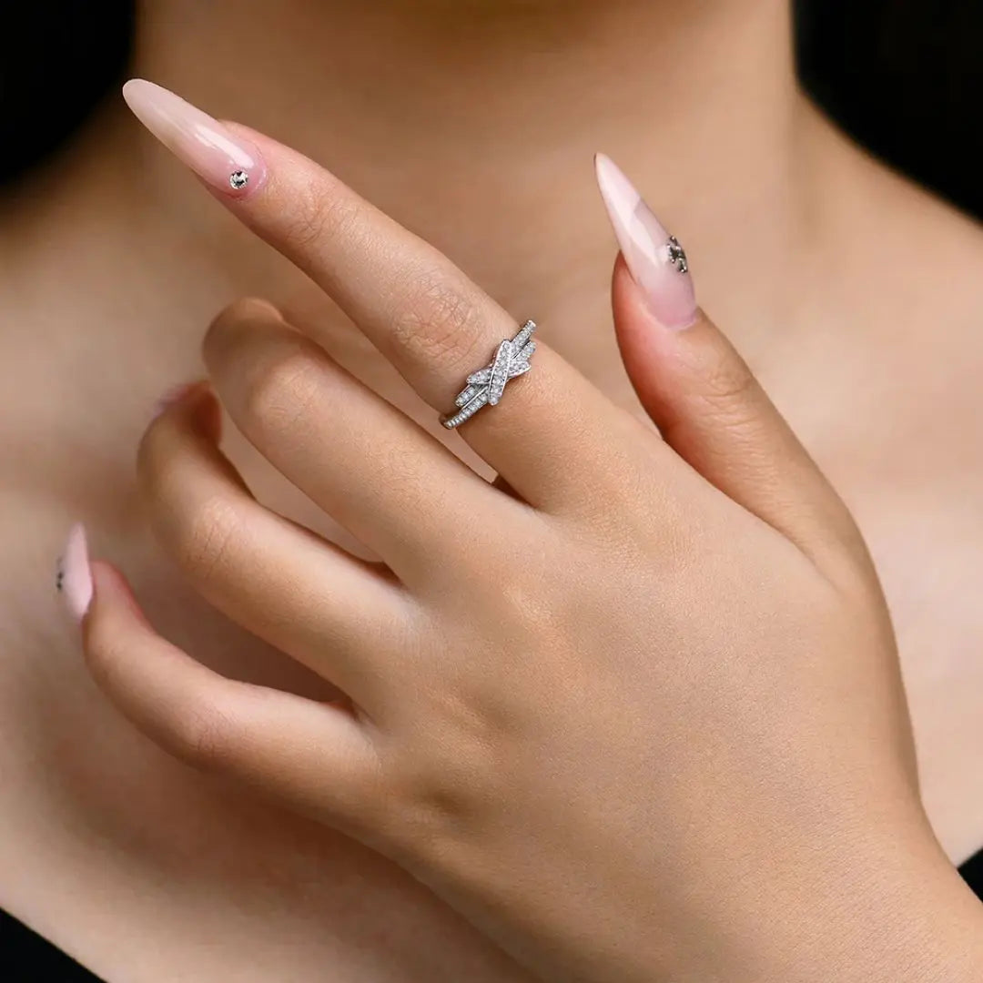 Astra Magnifique – Tijdloze Massief Gouden Moissanite Ring Amora Maison