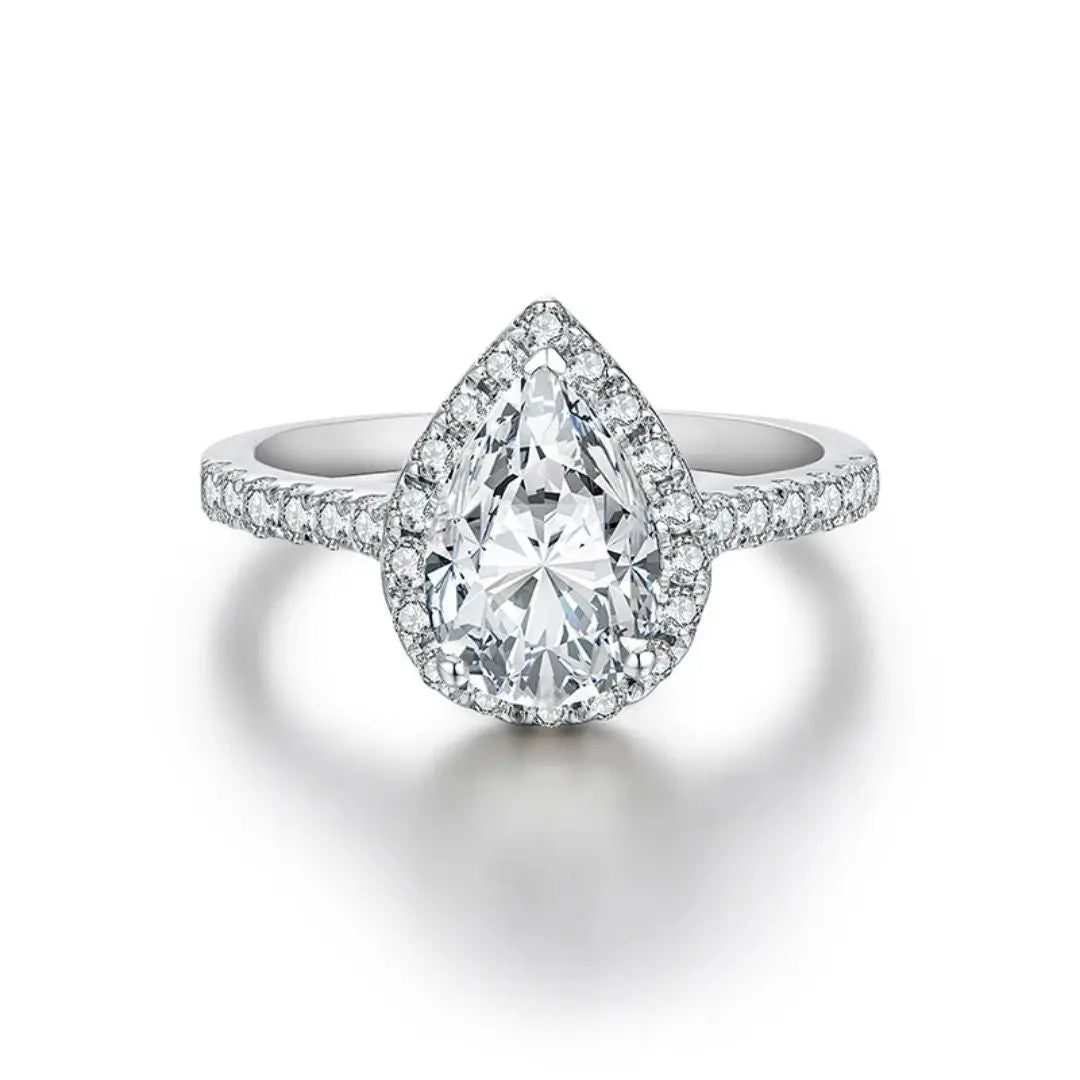 Aurelia Doré - Peer Cut Moissanite Ring Amora Maison