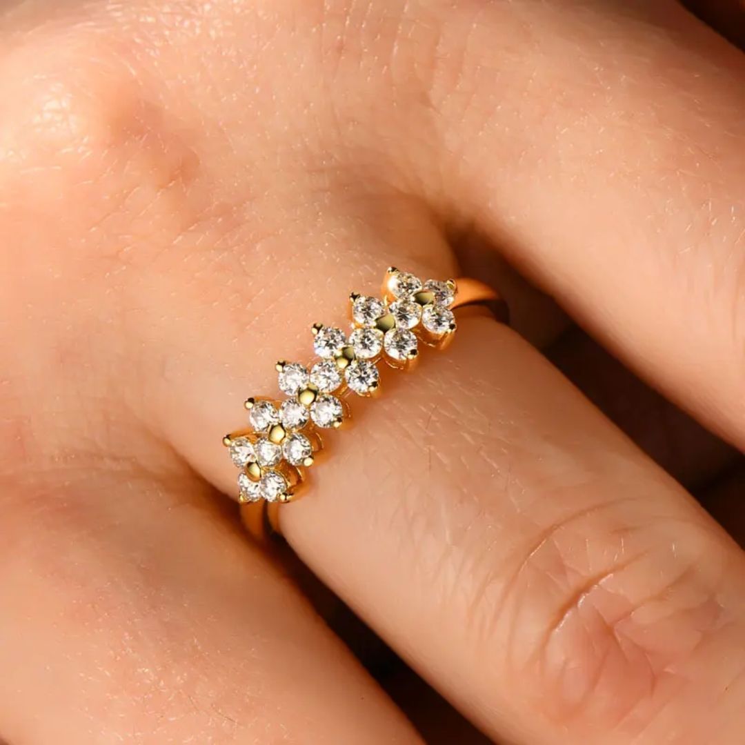 Aurora Bloom - Luxe Moissanite Ring