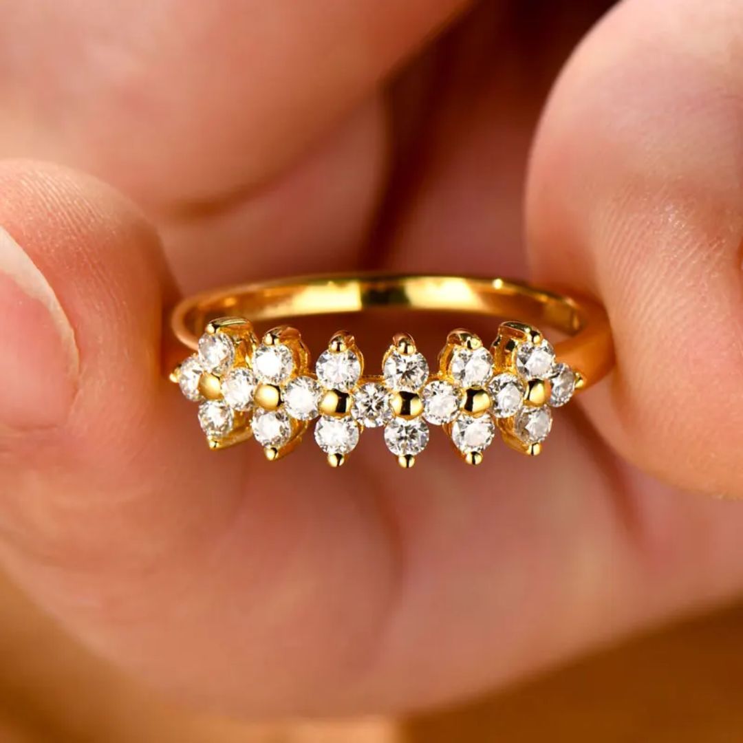 Aurora Bloom - Luxe Moissanite Ring