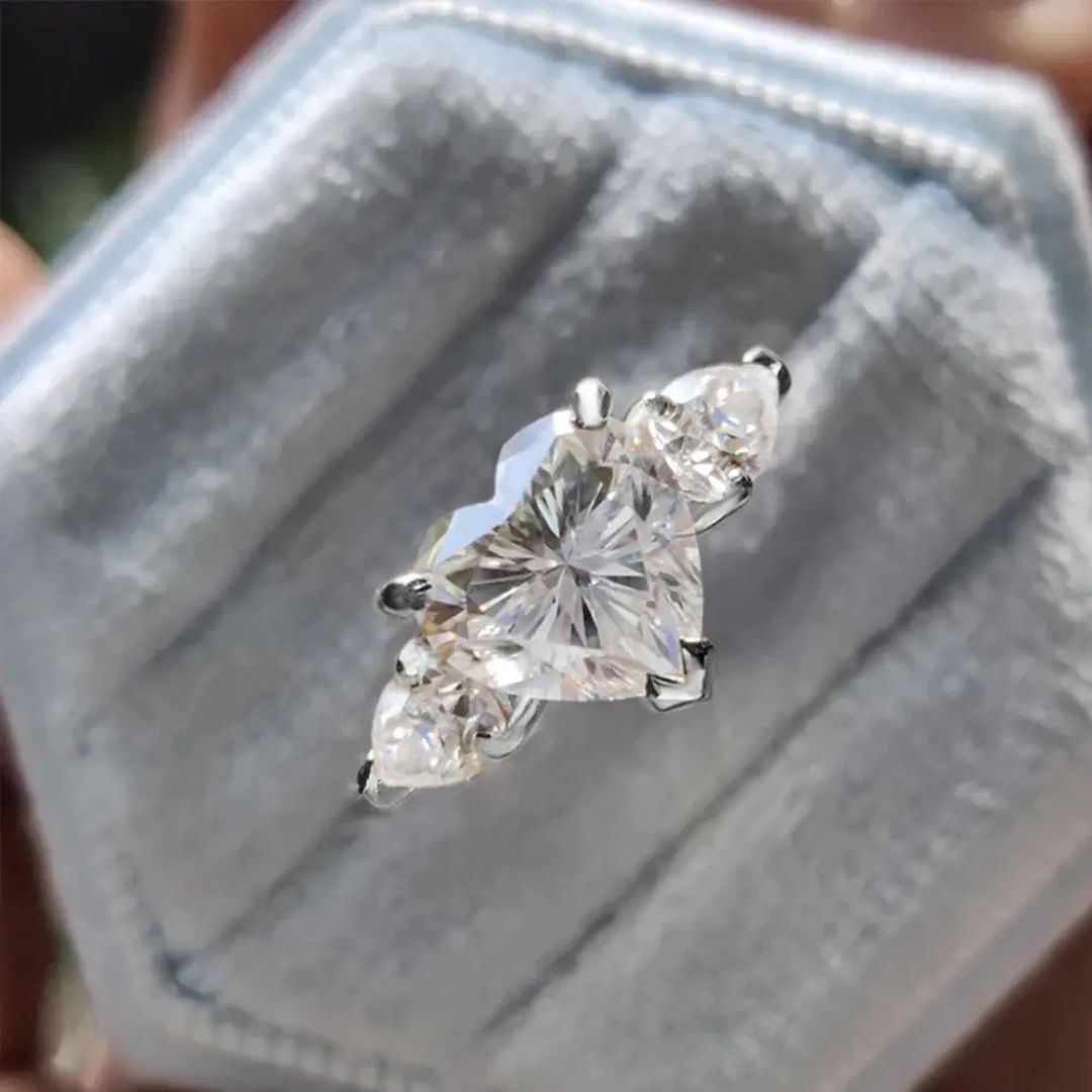 Coeur Éclat - Hartvormige Moissanite Ring met 18k Wit Goudplating