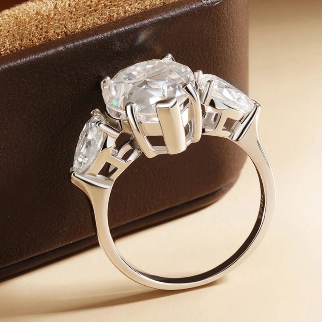 Imperial Cascade - Luxe 8CT Moissanite Verlovingsring 18k Goud Verguld Dames