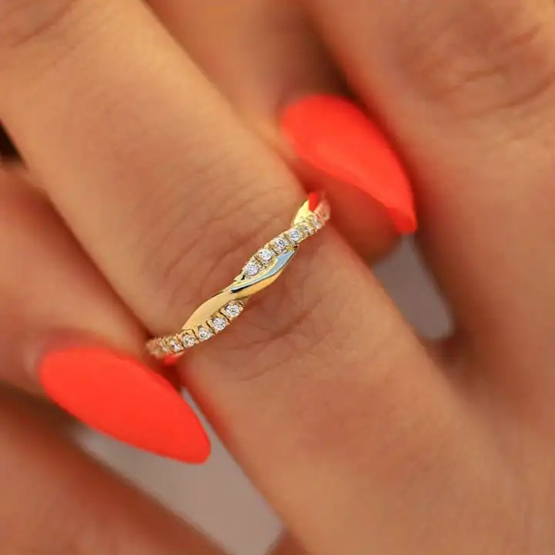 Lumière Éternelle – Luxe Moissanite Infinity Ring