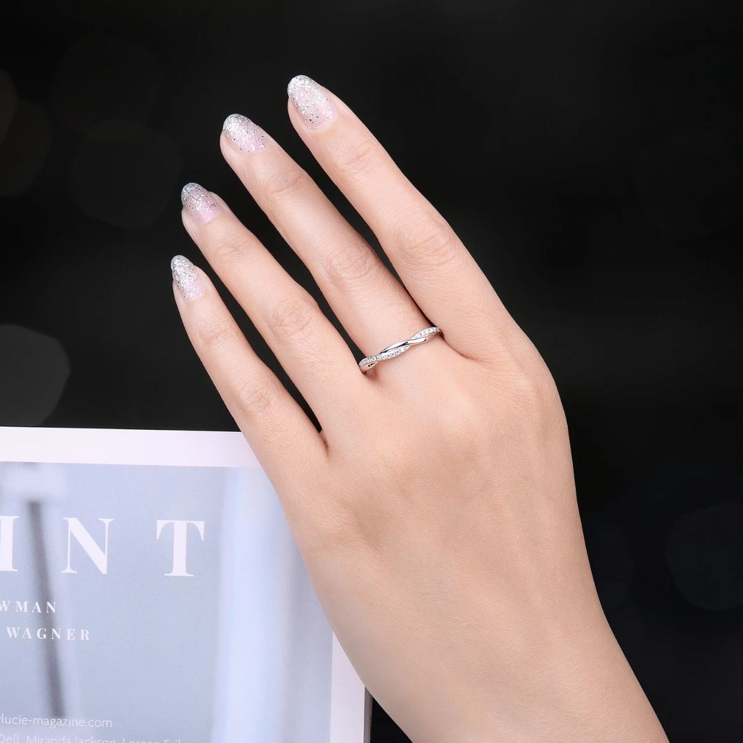 Lumière Éternelle – Luxe Moissanite Infinity Ring