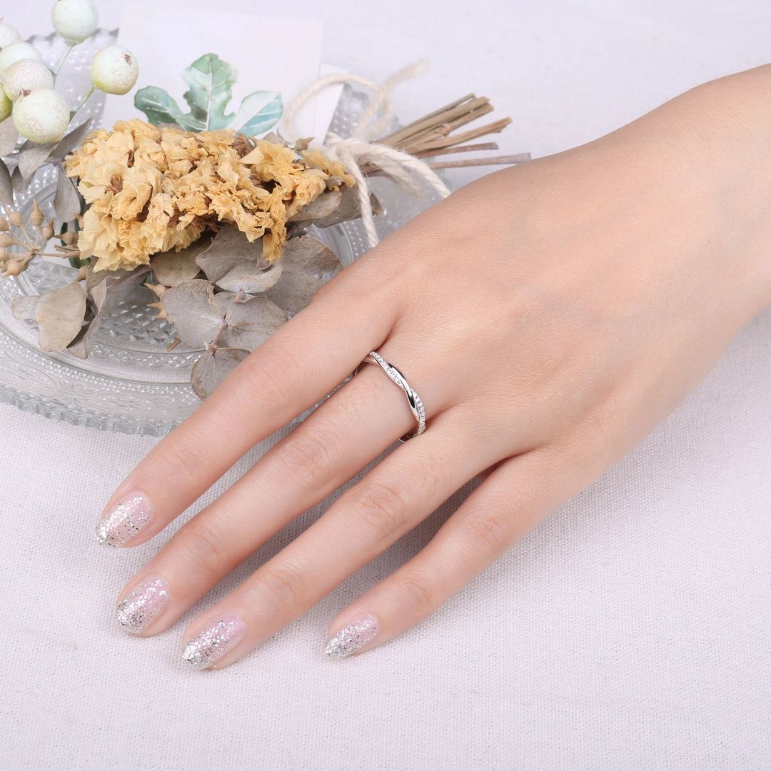 Lumière Éternelle – Luxe Moissanite Infinity Ring
