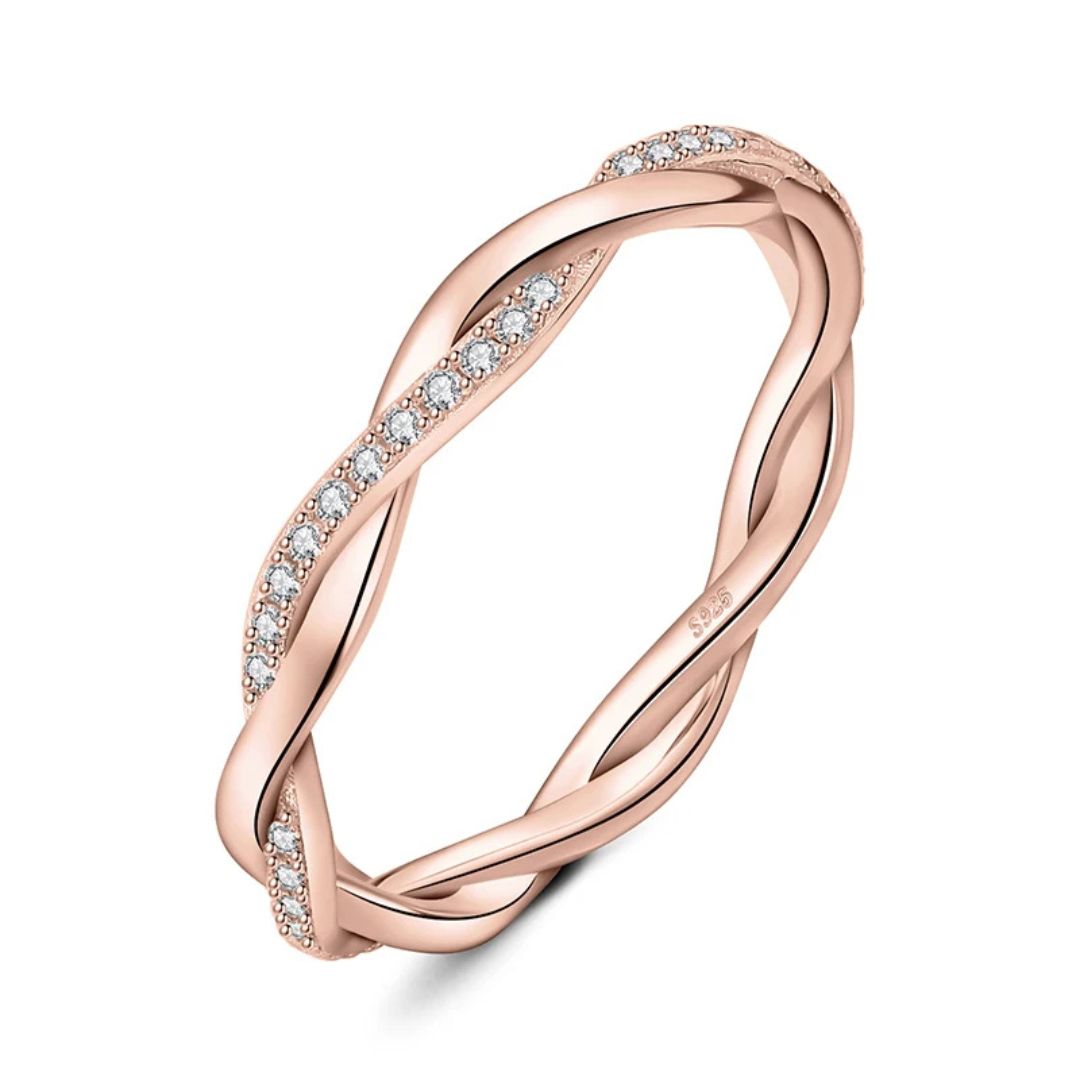 Lumière Éternelle – Luxe Moissanite Infinity Ring