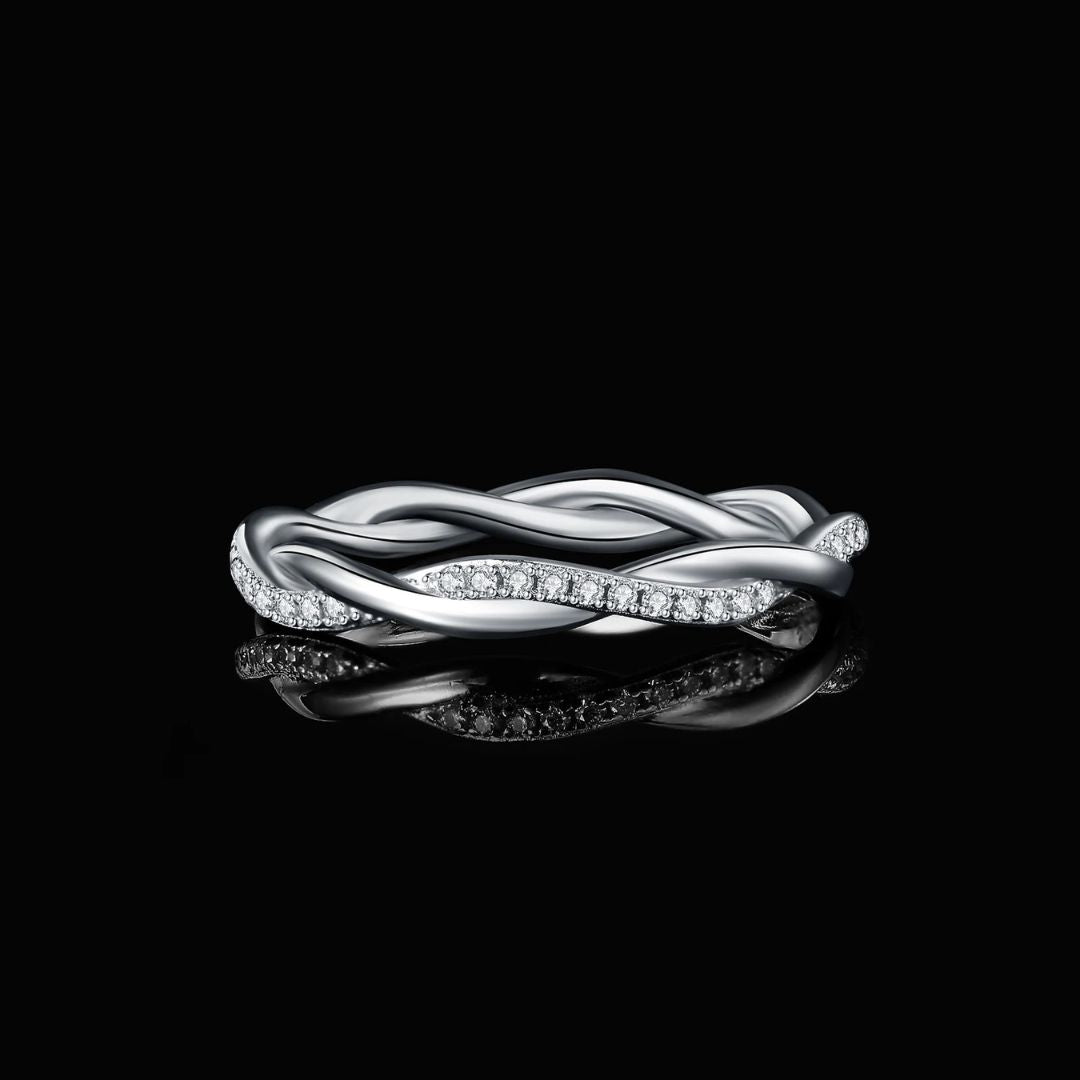 Lumière Éternelle – Luxe Moissanite Infinity Ring