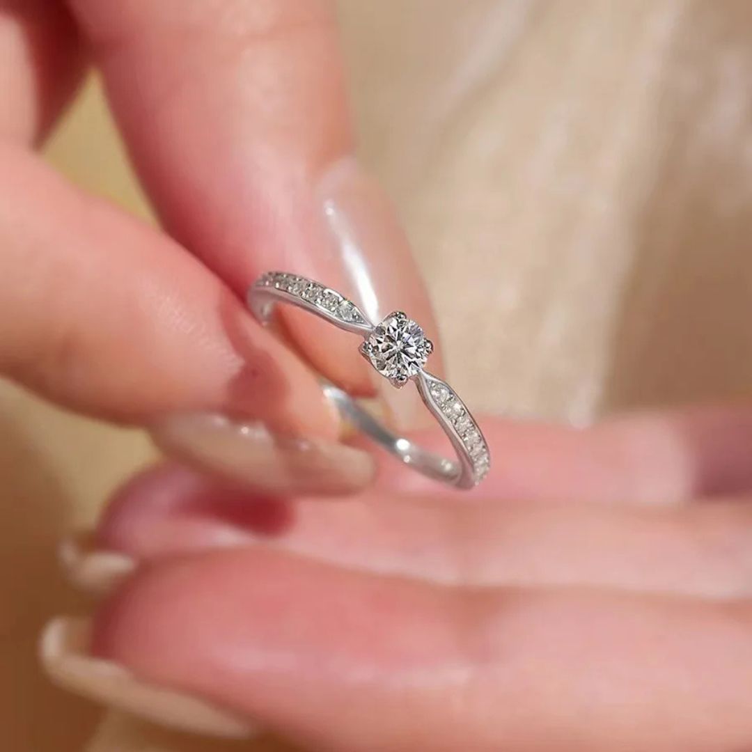 Lumina Charm - Zilveren Moissanite Ring Dames 0.3CT Rhodium Wit