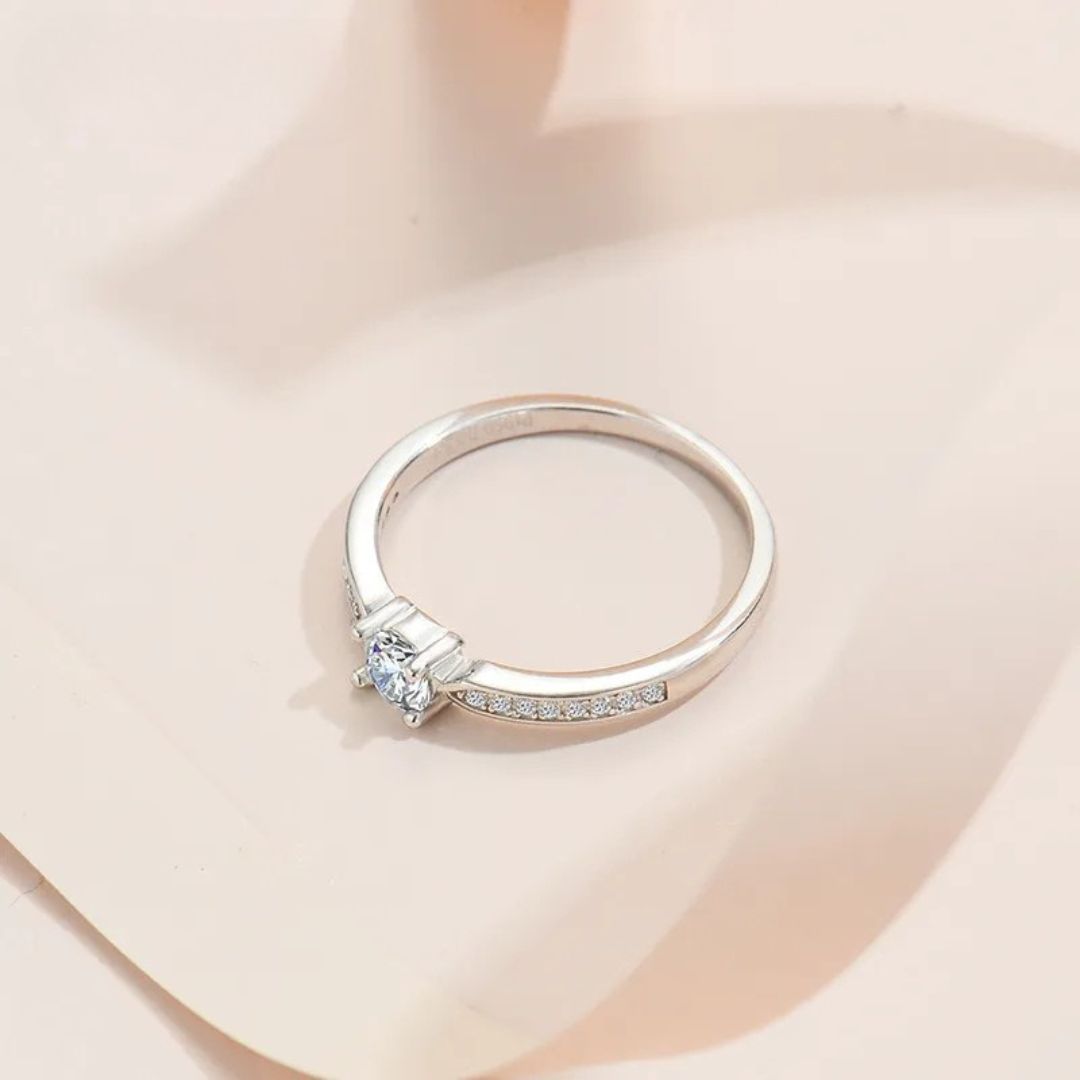 Lumina Charm - Zilveren Moissanite Ring Dames 0.3CT Rhodium Wit
