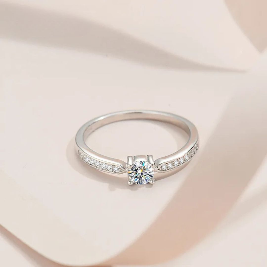 Lumina Charm - Zilveren Moissanite Ring Dames 0.3CT Rhodium Wit