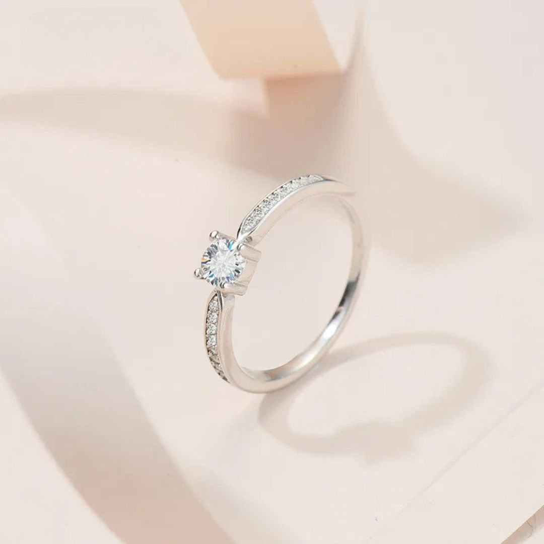 Lumina Charm - Zilveren Moissanite Ring Dames 0.3CT Rhodium Wit