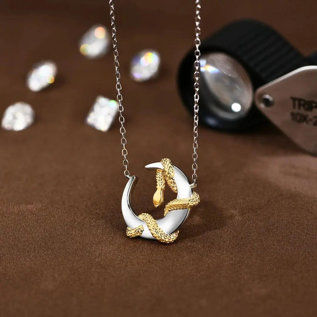 Lunar Serpent Moissanite Ketting Amora Maison
