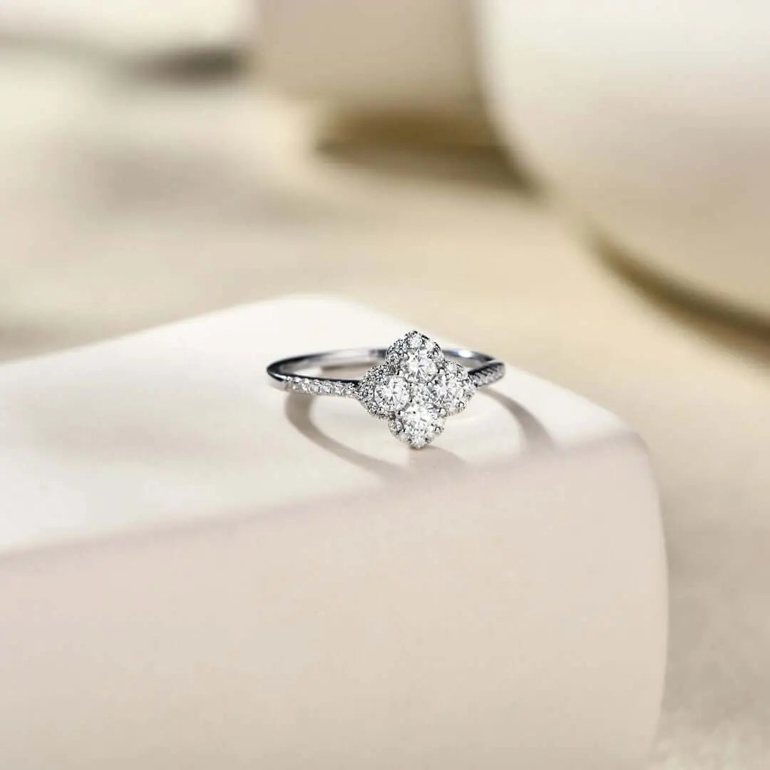 Noire Fortune – Klavervormige Moissanite Ring Amora Maison