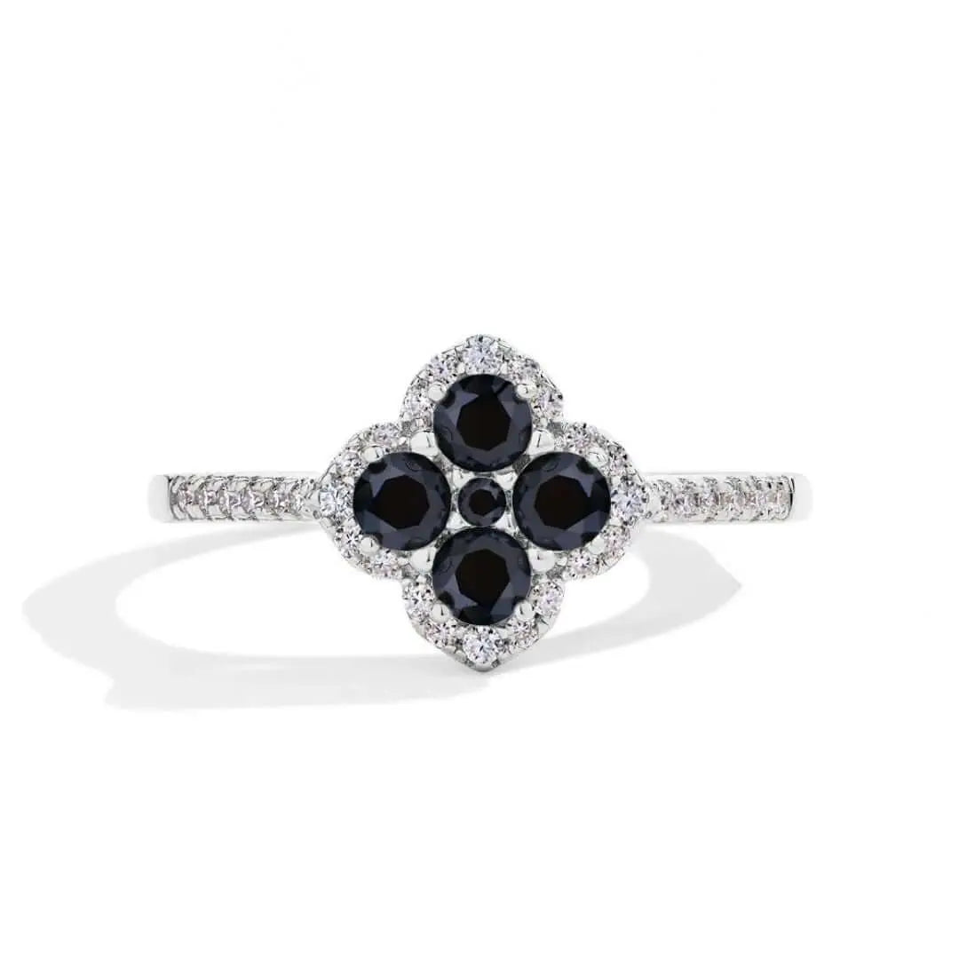 Noire Fortune – Klavervormige Moissanite Ring Amora Maison