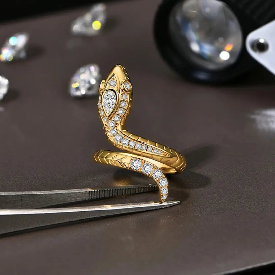 Orion Serpent - Moissanite Ring met 14k Goldplating Amora Maison