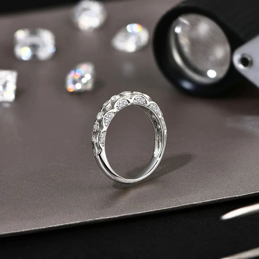 Rayonne D'Amour - Massief Goud Moissanite Ring Amora Maison