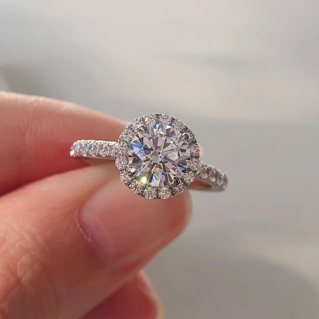 Seraphis Ring - Halo Moissanite Ring met 18k Wit Goudplating