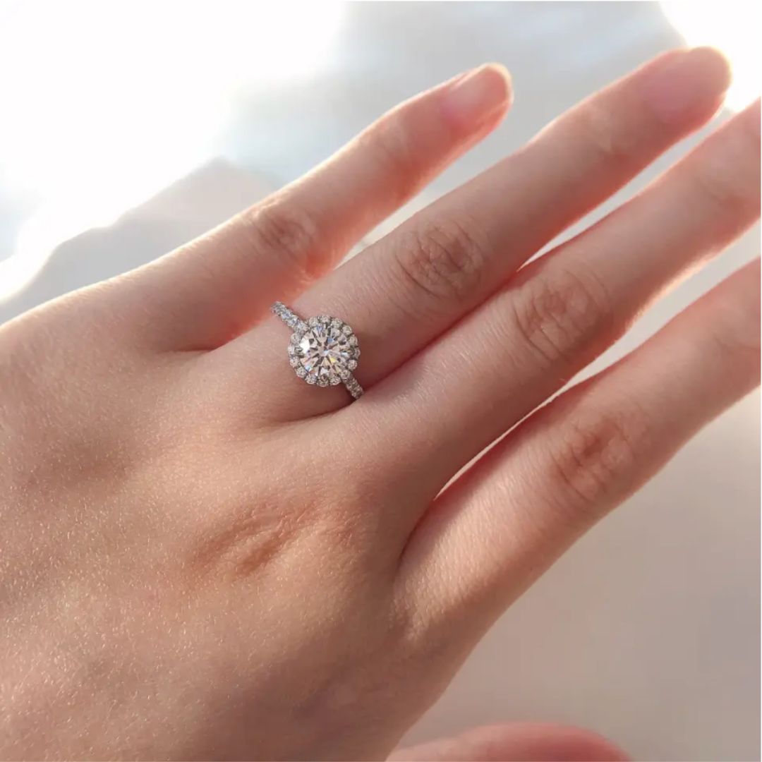 Seraphis Ring - Halo Moissanite Ring met 18k Wit Goudplating