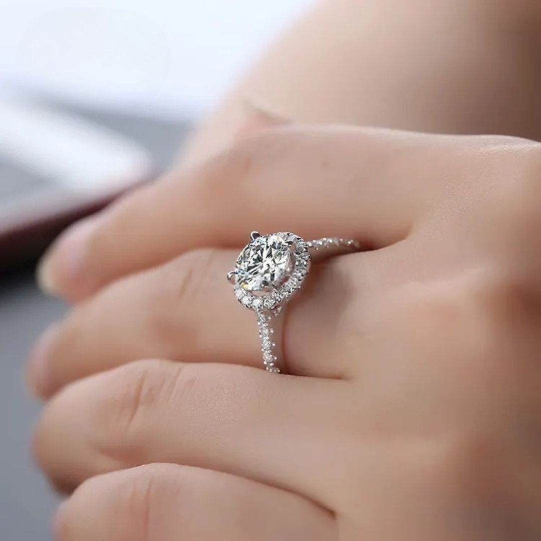 Seraphis Ring - Halo Moissanite Ring met 18k Wit Goudplating