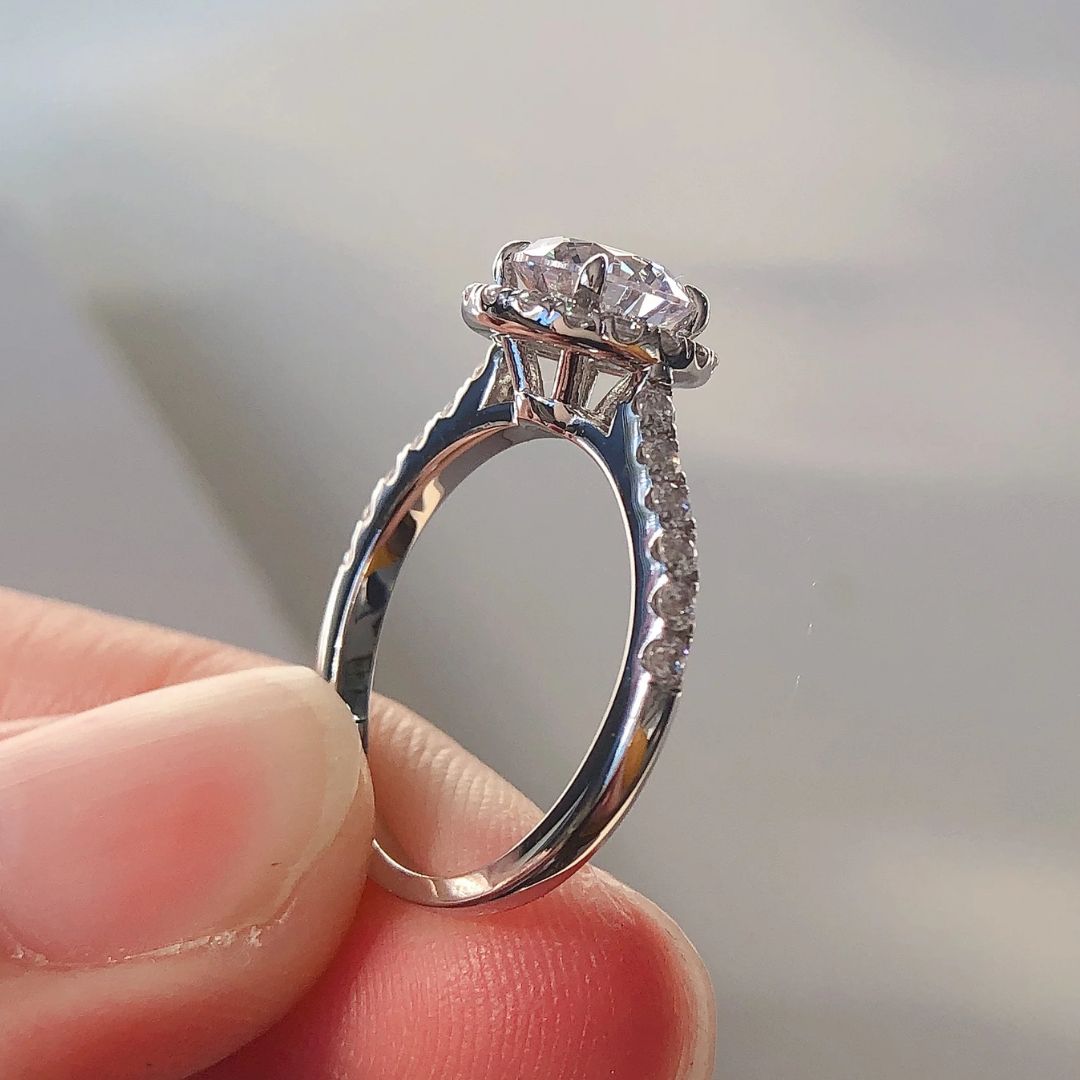 Seraphis Ring - Halo Moissanite Ring met 18k Wit Goudplating