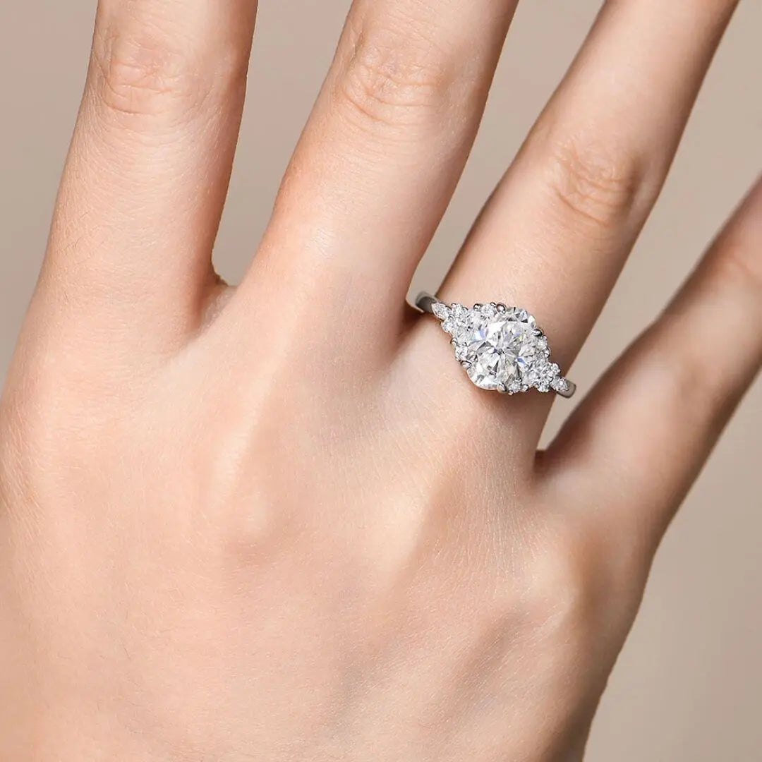 Élégance Ovale – Ovale Moissanite Ring Amora Maison