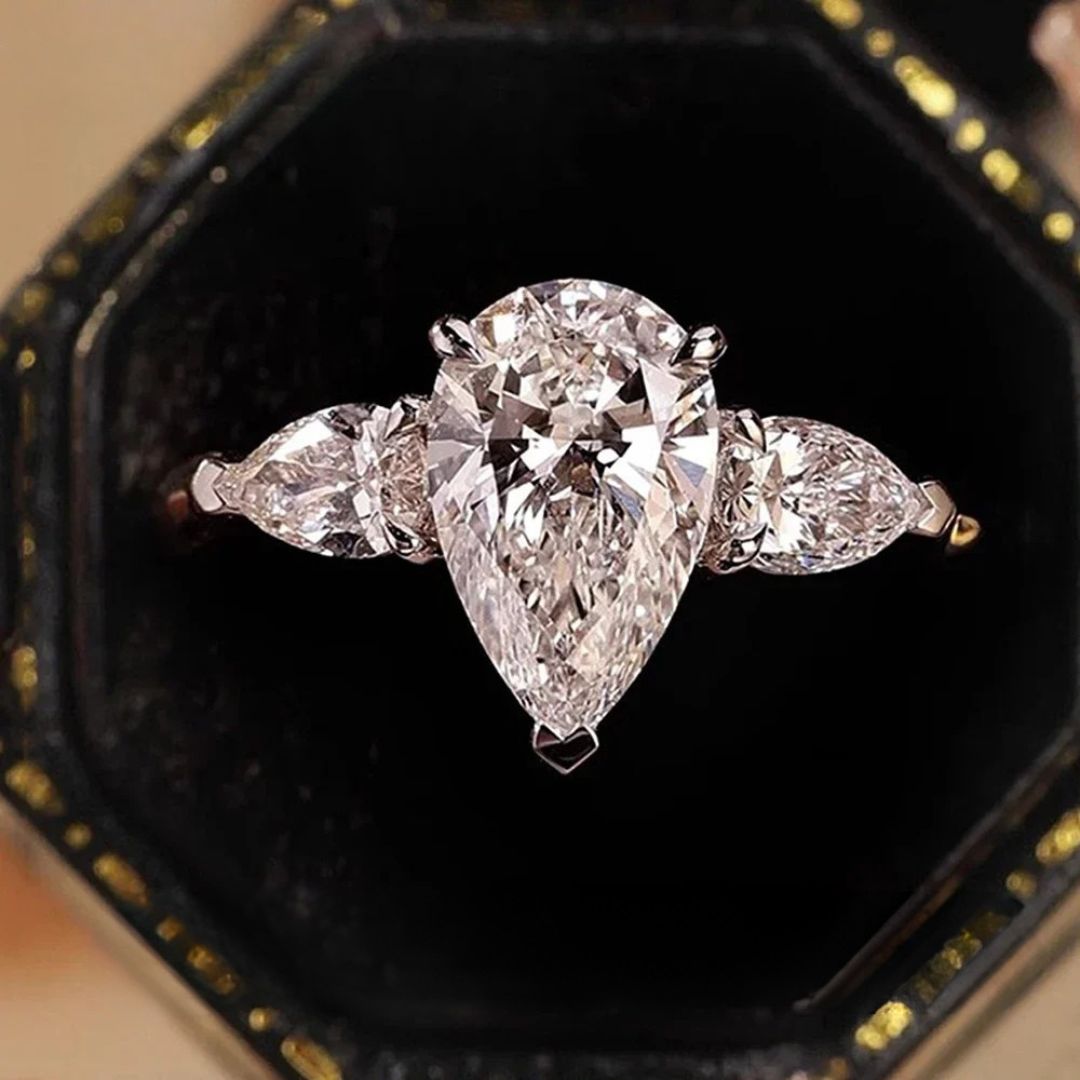 Averis Bloom - 18k Wit Goudplated Moissanite Ring