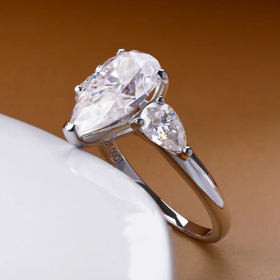 Averis Bloom - 18k Wit Goudplated Moissanite Ring