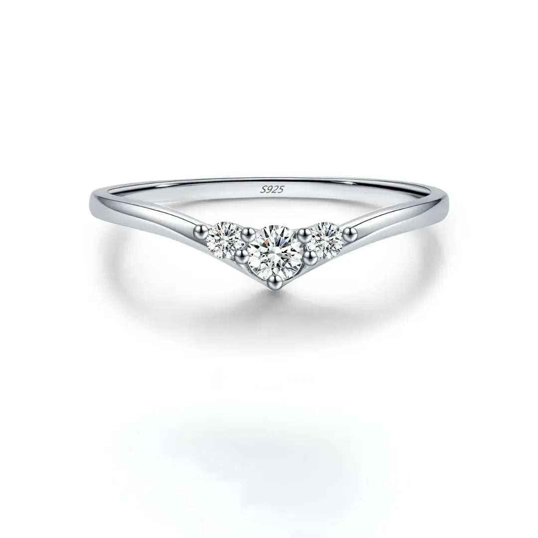 Liora Band - Moissanite Sparkling Ring Amora Maison