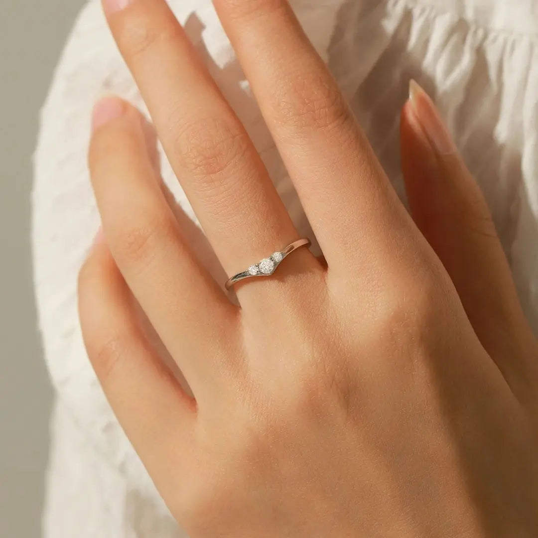 Liora Band - Moissanite Sparkling Ring Amora Maison