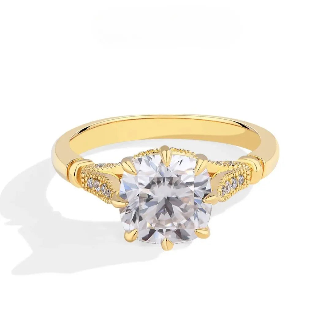 Luxora Cushion – Tijdloze Moissanite Ring Amora Maison