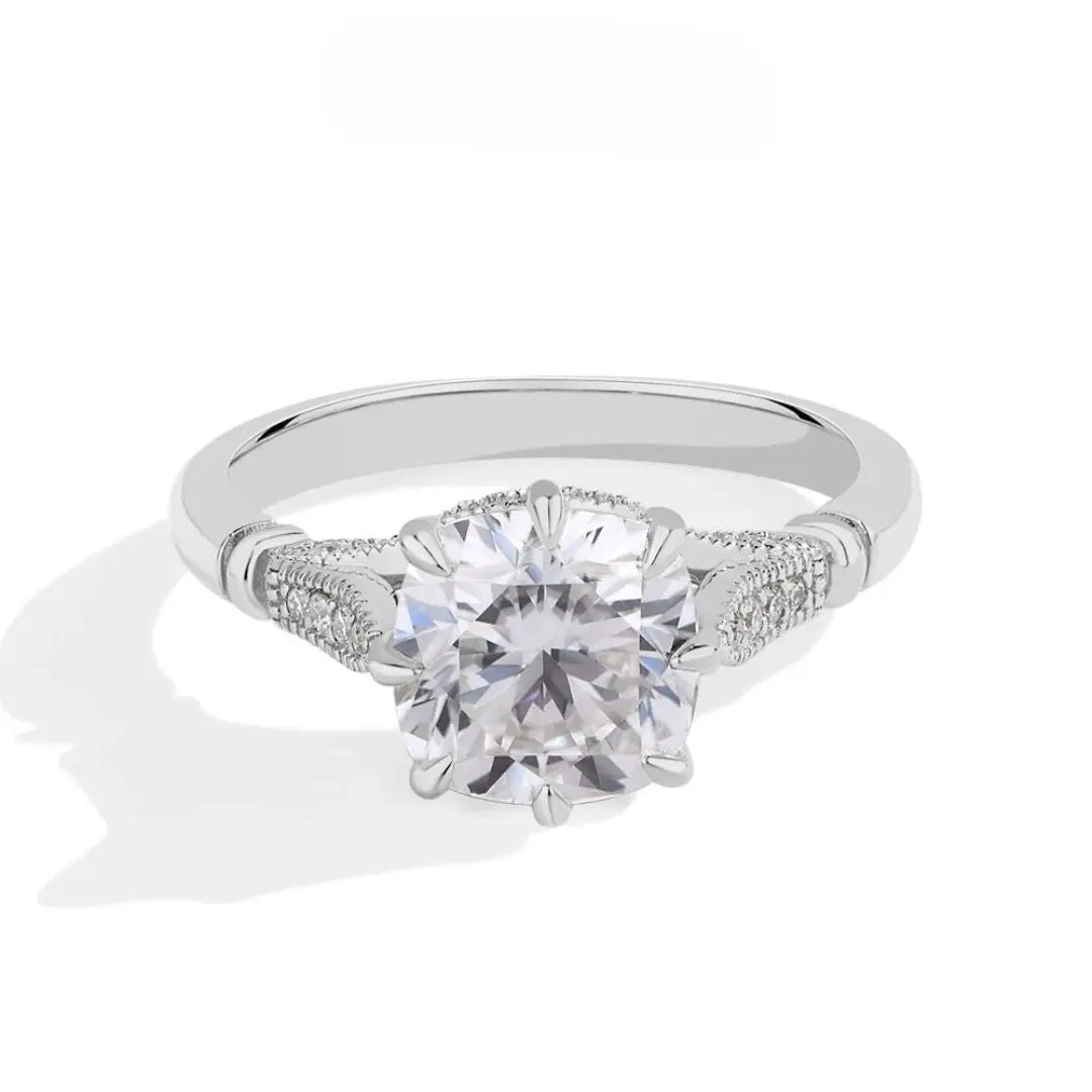 Luxora Cushion – Tijdloze Moissanite Ring Amora Maison