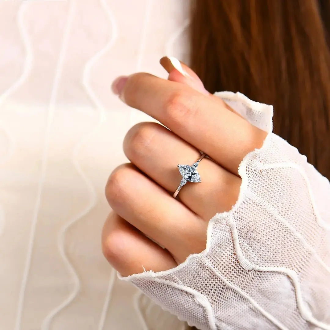 Majestic Marquise - Moissanite Verlovingsring Amora Maison