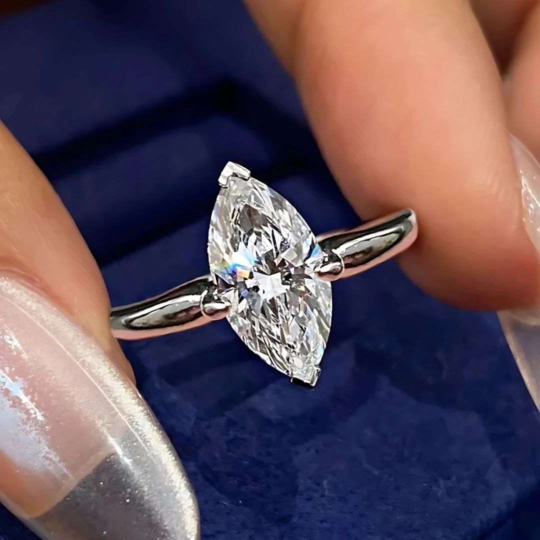 Veyra Crest - Moissanite Verlovingsring met 18k Witgoud Plating