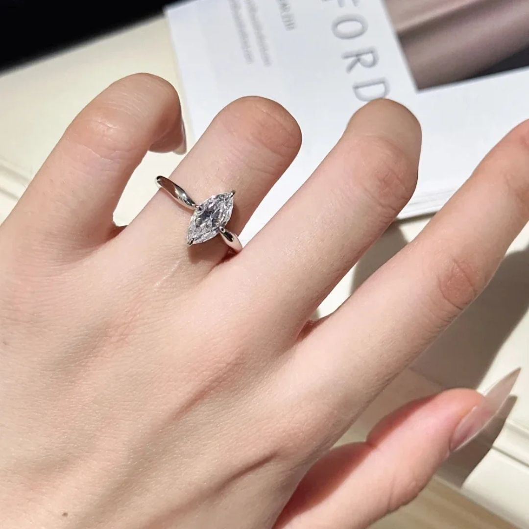 Veyra Crest - Moissanite Verlovingsring met 18k Witgoud Plating