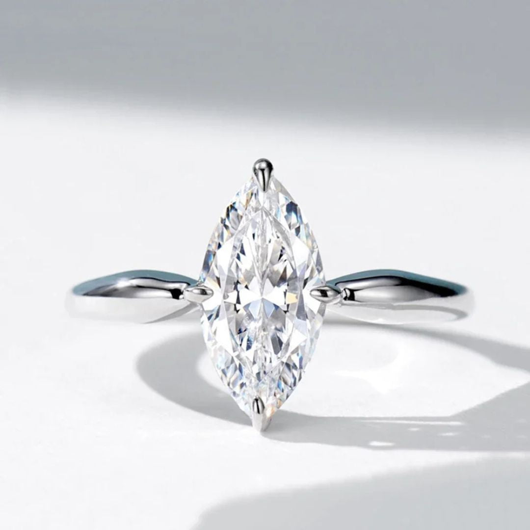 Veyra Crest - Moissanite Verlovingsring met 18k Witgoud Plating